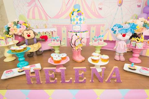 Fotos do aniversário de 1 ano da Helena com o tema de circo.'