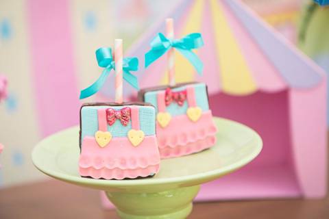 Fotos do aniversário de 1 ano da Helena com o tema de circo.'