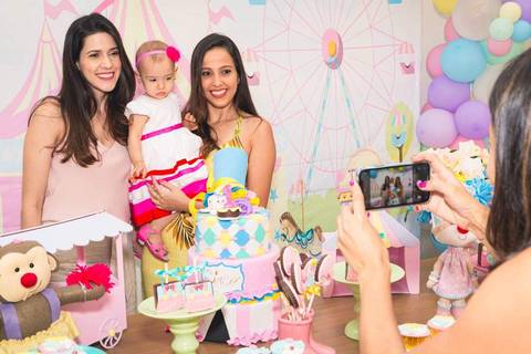 Fotos do aniversário de 1 ano da Helena com o tema de circo.'