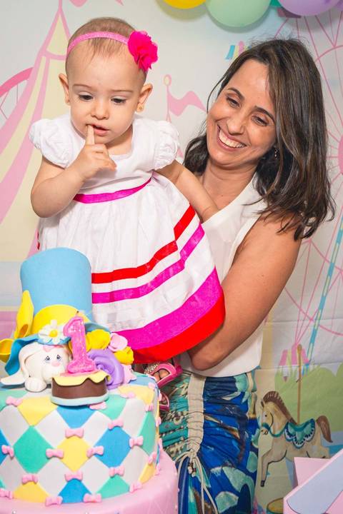 Fotos do aniversário de 1 ano da Helena com o tema de circo.'
