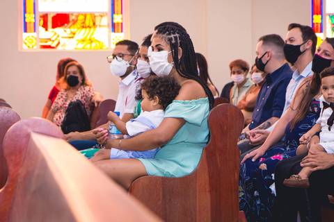 Fotos da missa de batizado do Gabriel Cardoso celebrada pelo padre Rodolfo Camarotta na Paróquia Sagrado Coração de Jesus, na zona sul de São Paulo.'