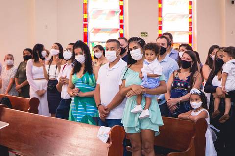 Fotos da missa de batizado do Gabriel Cardoso celebrada pelo padre Rodolfo Camarotta na Paróquia Sagrado Coração de Jesus, na zona sul de São Paulo.'