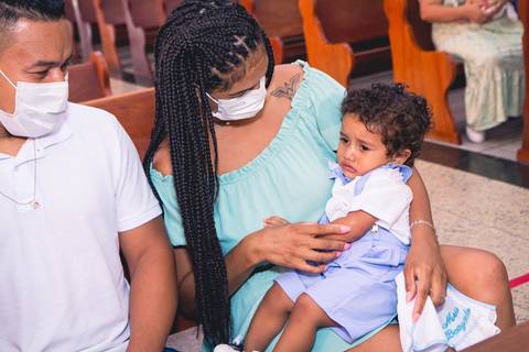 Fotos da missa de batizado do Gabriel Cardoso celebrada pelo padre Rodolfo Camarotta na Paróquia Sagrado Coração de Jesus, na zona sul de São Paulo.'