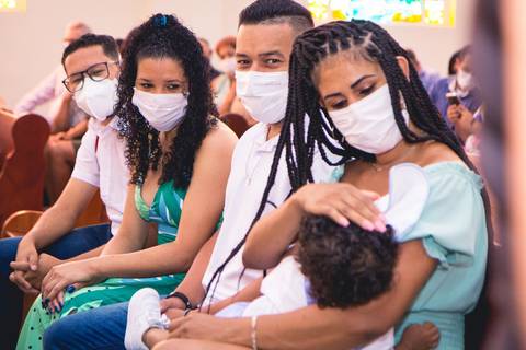 Fotos da missa de batizado do Gabriel Cardoso celebrada pelo padre Rodolfo Camarotta na Paróquia Sagrado Coração de Jesus, na zona sul de São Paulo.'