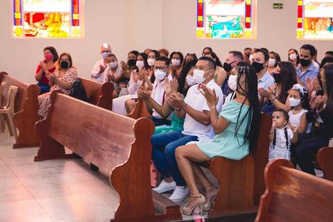 Fotos da missa de batizado do Gabriel Cardoso celebrada pelo padre Rodolfo Camarotta na Paróquia Sagrado Coração de Jesus, na zona sul de São Paulo.'