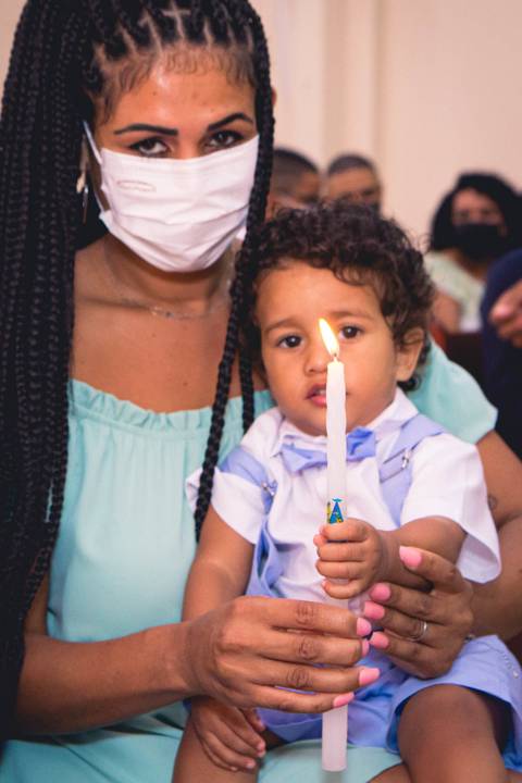 Fotos da missa de batizado do Gabriel Cardoso celebrada pelo padre Rodolfo Camarotta na Paróquia Sagrado Coração de Jesus, na zona sul de São Paulo.'