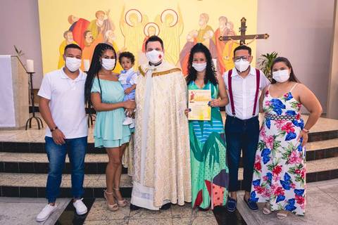 Fotos da missa de batizado do Gabriel Cardoso celebrada pelo padre Rodolfo Camarotta na Paróquia Sagrado Coração de Jesus, na zona sul de São Paulo.'