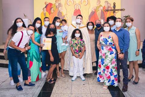 Fotos da missa de batizado do Gabriel Cardoso celebrada pelo padre Rodolfo Camarotta na Paróquia Sagrado Coração de Jesus, na zona sul de São Paulo.'