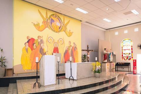 Fotos da missa de batizado da Ana Vitória celebrada pelo padre Rodolfo Camarotta na Paróquia Sagrado Coração de Jesus, na zona sul de São Paulo.'