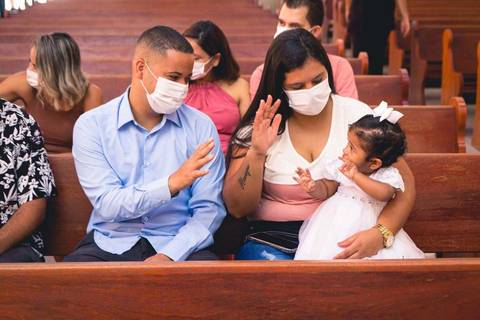 Fotos da missa de batizado da Ana Vitória celebrada pelo padre Rodolfo Camarotta na Paróquia Sagrado Coração de Jesus, na zona sul de São Paulo.'