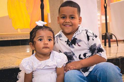 Fotos da missa de batizado da Ana Vitória celebrada pelo padre Rodolfo Camarotta na Paróquia Sagrado Coração de Jesus, na zona sul de São Paulo.'