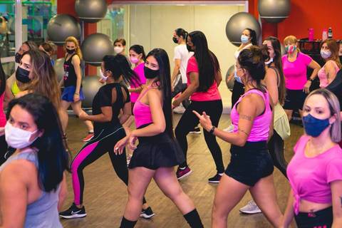 Aulão Fit Dance especial do Dia Internacional da Mulher na Academia Inova Diadema'