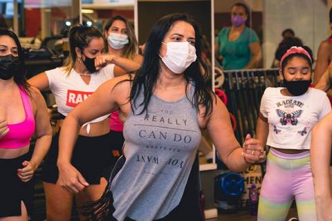 Aulão Fit Dance especial do Dia Internacional da Mulher na Academia Inova Diadema'