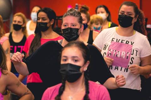 Aulão Fit Dance especial do Dia Internacional da Mulher na Academia Inova Diadema'