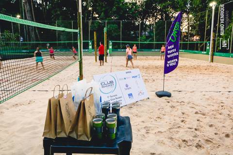 Fotos do 1° Torneio Arena Club Racket de Beach Tennis.'