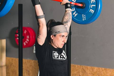 Fotos do treinamento da atleta de Cross Fit Cakes Martinez realizado no CF Tutóia, zona sul de São Paulo.'