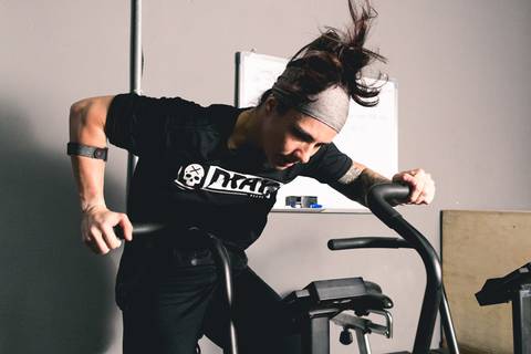 Fotos do treinamento da atleta de Cross Fit Cakes Martinez realizado no CF Tutóia, zona sul de São Paulo.'