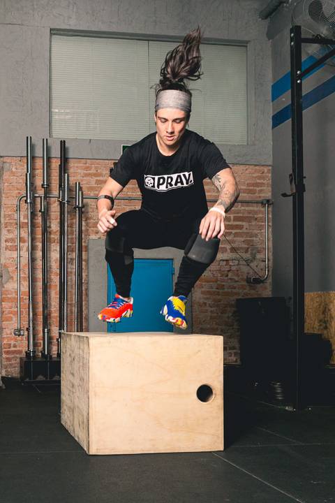 Fotos do treinamento da atleta de Cross Fit Cakes Martinez realizado no CF Tutóia, zona sul de São Paulo.'