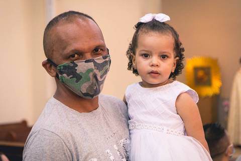 Batizado da Isis Emanuelle na Paróquia Sagrado Coração de Jesus celebrada pelo padre Rodolfo Camarotta, na cidade de São Paulo.'