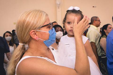 Batizado da Isis Emanuelle na Paróquia Sagrado Coração de Jesus celebrada pelo padre Rodolfo Camarotta, na cidade de São Paulo.'