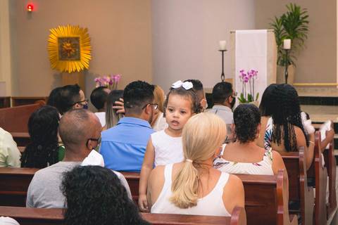 Batizado da Isis Emanuelle na Paróquia Sagrado Coração de Jesus celebrada pelo padre Rodolfo Camarotta, na cidade de São Paulo.'