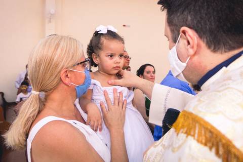 Batizado da Isis Emanuelle na Paróquia Sagrado Coração de Jesus celebrada pelo padre Rodolfo Camarotta, na cidade de São Paulo.'
