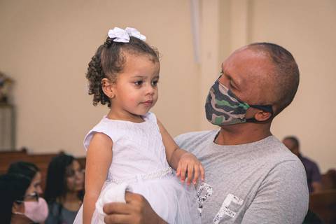 Batizado da Isis Emanuelle na Paróquia Sagrado Coração de Jesus celebrada pelo padre Rodolfo Camarotta, na cidade de São Paulo.'