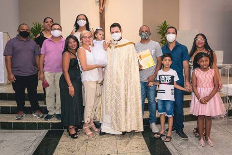 Batizado da Isis Emanuelle na Paróquia Sagrado Coração de Jesus celebrada pelo padre Rodolfo Camarotta, na cidade de São Paulo.'
