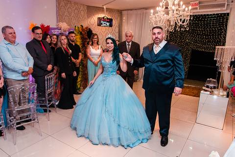Festa de 15 anos Decorfest Canoas pai recebe a debutante'