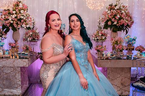 Festa de 15 anos Decorfest Canoas debutante com a mãe'
