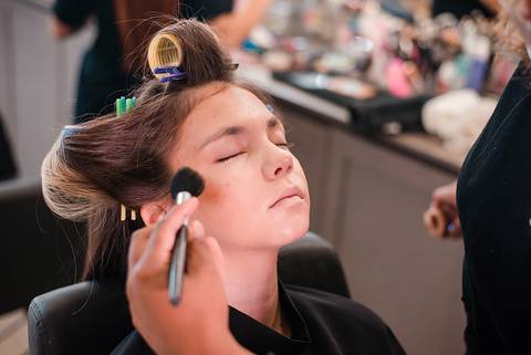 Making of da debutante Gabriela no Fast escova canoas'