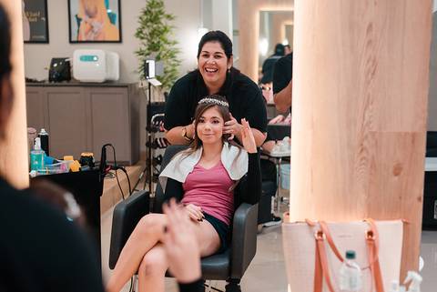 Making of da debutante Gabriela no Fast escova canoas'