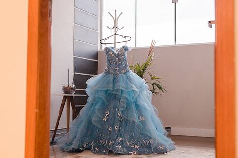 Vestida da debutante 15 anos'