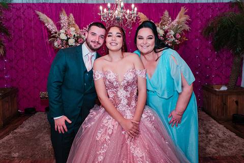 foto da debutante com os pais  15 anos foto de jeferson paz fotografia'