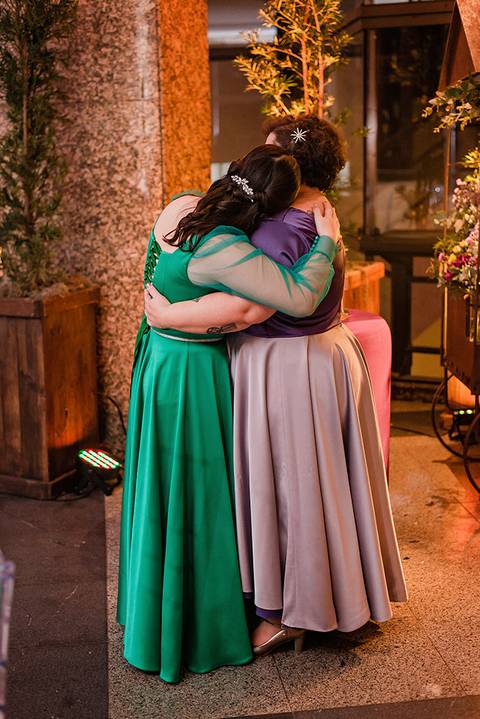 Festa de 15 anos Grêmio Náutico União Fotógrafo Jeferson Paz abraço mãe e debutante'