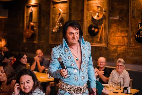 Johnny Grace cover de Elvis Presley no Antiquario Gastropub em Novo Hamburgo Fotógrafo Jeferson Paz'