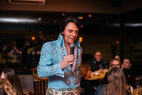 Johnny Grace cover de Elvis Presley no Antiquario Gastropub em Novo Hamburgo Fotógrafo Jeferson Paz'