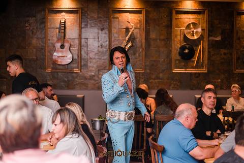 Johnny Grace cover de Elvis Presley no Antiquario Gastropub em Novo Hamburgo Fotógrafo Jeferson Paz'