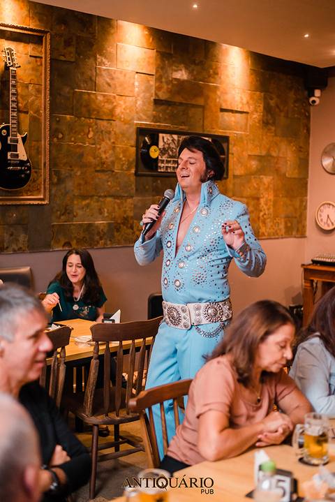 Johnny Grace cover de Elvis Presley no Antiquario Gastropub em Novo Hamburgo Fotógrafo Jeferson Paz'