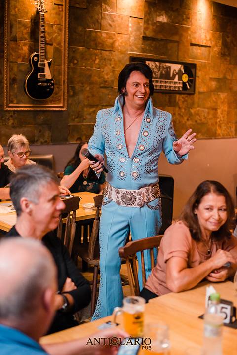 Johnny Grace cover de Elvis Presley no Antiquario Gastropub em Novo Hamburgo Fotógrafo Jeferson Paz'