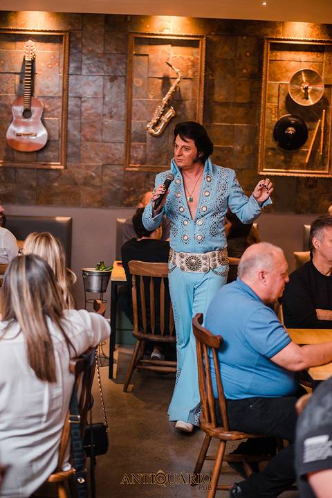 Johnny Grace cover de Elvis Presley no Antiquario Gastropub em Novo Hamburgo Fotógrafo Jeferson Paz'