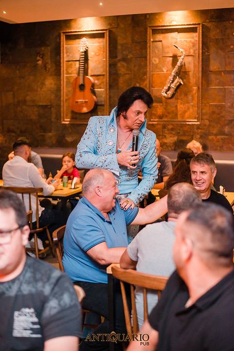 Johnny Grace cover de Elvis Presley no Antiquário Gastropub em Novo Hamburgo Fotógrafo Jeferson Paz'