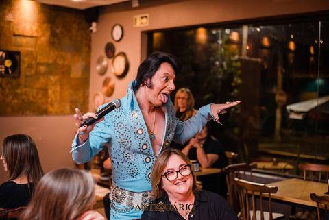 Johnny Grace cover de Elvis Presley no Antiquário Gastropub em Novo Hamburgo Fotógrafo Jeferson Paz'