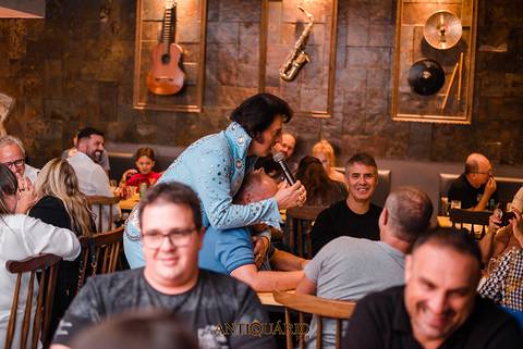 Johnny Grace cover de Elvis Presley no Antiquário Gastropub em Novo Hamburgo Fotógrafo Jeferson Paz'