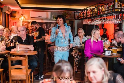 Johnny Grace cover de Elvis Presley no Antiquário Gastropub em Novo Hamburgo Fotógrafo Jeferson Paz'