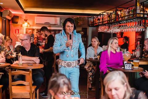 Johnny Grace cover de Elvis Presley no Antiquário Gastropub em Novo Hamburgo Fotógrafo Jeferson Paz'