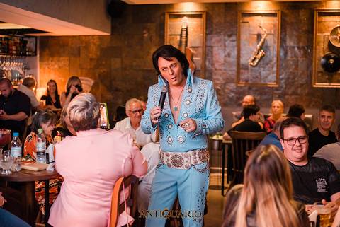 Johnny Grace cover de Elvis Presley no Antiquário Gastropub em Novo Hamburgo Fotógrafo Jeferson Paz'