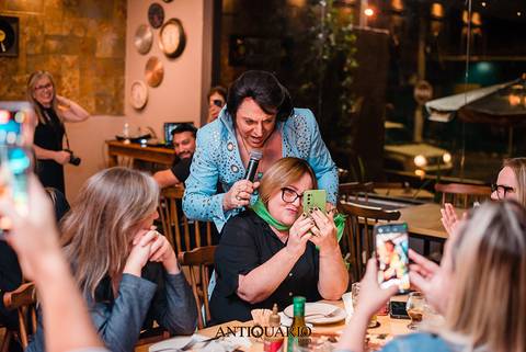 Johnny Grace cover de Elvis Presley no Antiquário Gastropub em Novo Hamburgo Fotógrafo Jeferson Paz'