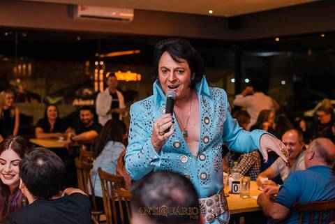 Johnny Grace cover de Elvis Presley no Antiquário Gastropub em Novo Hamburgo Fotógrafo Jeferson Paz'