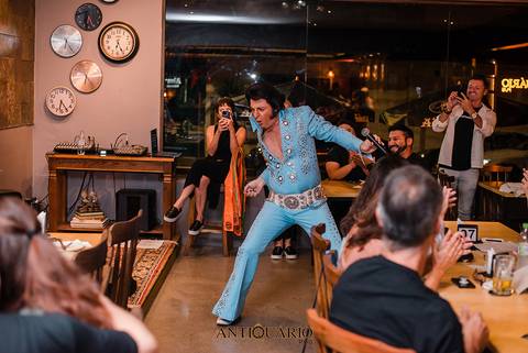 Johnny Grace cover de Elvis Presley no Antiquário Gastropub em Novo Hamburgo Fotógrafo Jeferson Paz'